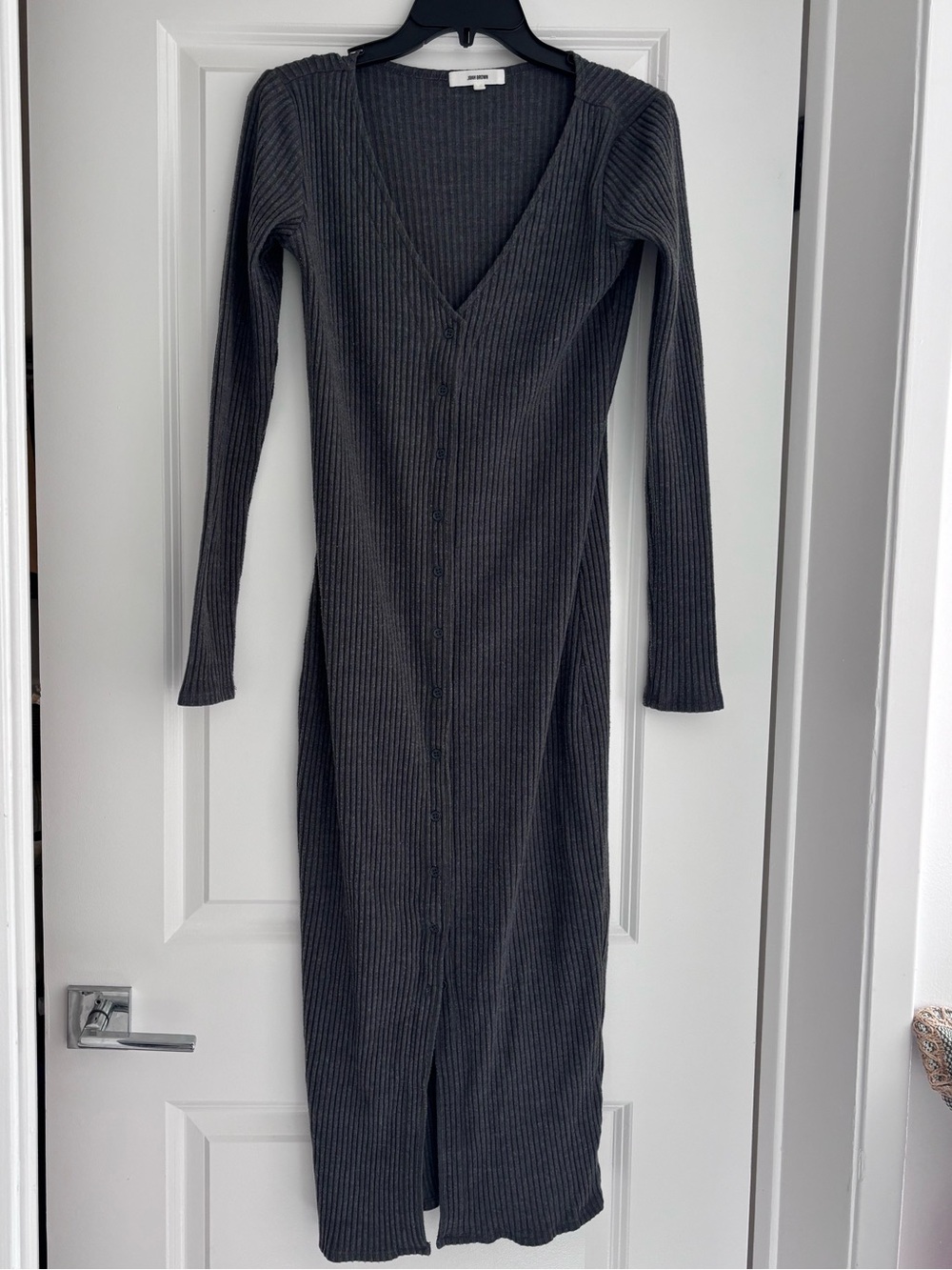Joah Brown Charcoal Ribbed V-Neck Button-Front Midi Dress, S/M
